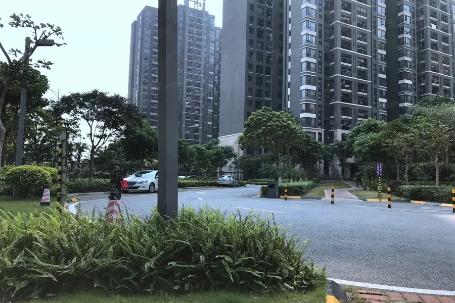 万科沁园3室2厅1卫南朝向1800.00元/月出租