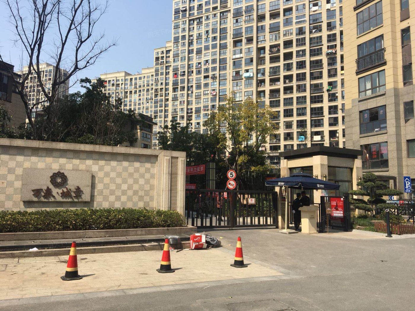 万泰城章3室2厅2卫南朝向2500.00元/月出租