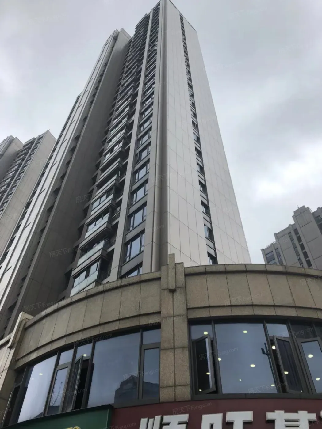 华鼎君临天峯3室2厅2卫南朝向2800.00元/月出租