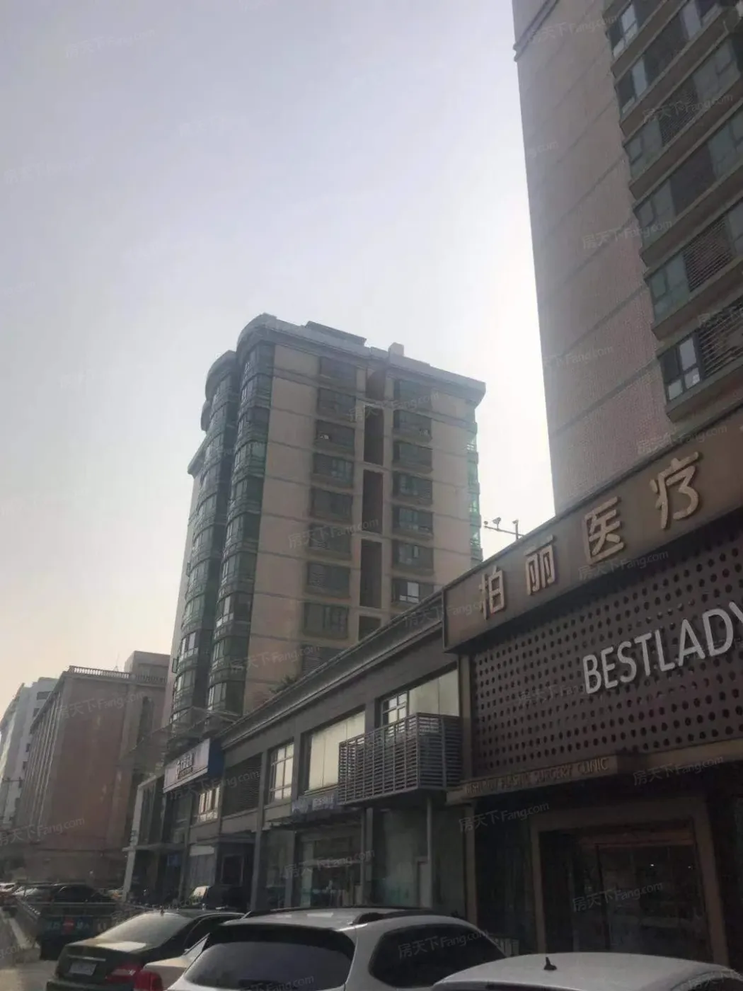 万地名苑3室2厅1卫西北朝向13500.00元/月出租
