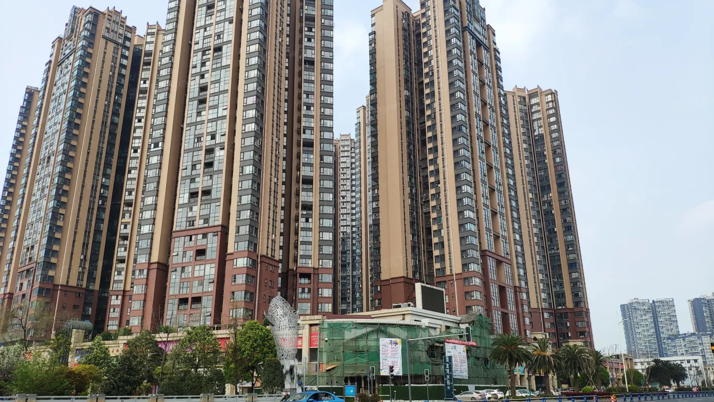 玺龙湾3室2厅2卫西南朝向2000.00元/月出租