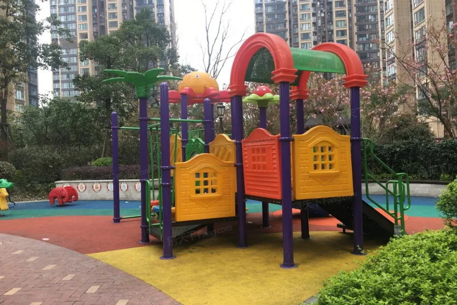 蓝光COCO国际2室1厅1卫西南朝向1900.00元/月出租