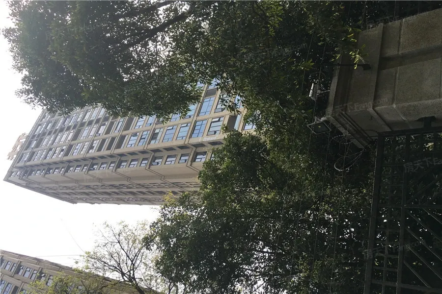 保利康桥1室1厅1卫南朝向2600.00元/月出租