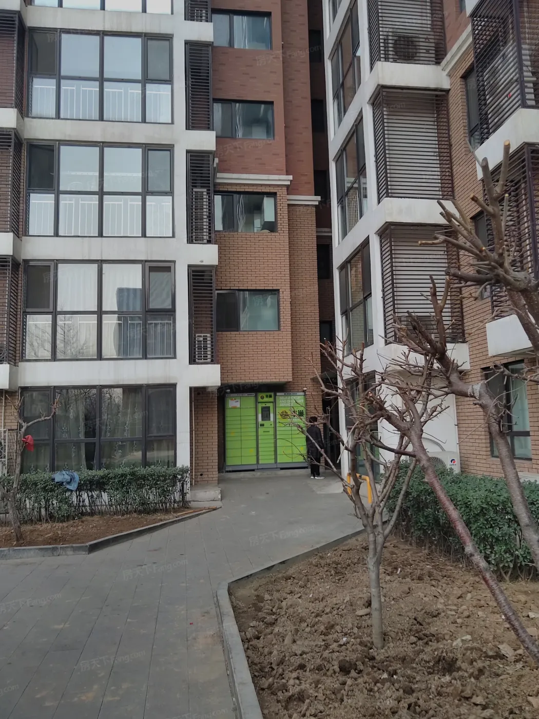 雪芳园3室1厅2卫南北朝向9500.00元/月出租