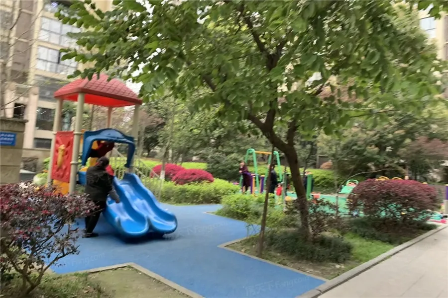 上东阳光四期3室1厅2卫东南朝向2070.00元/月出租