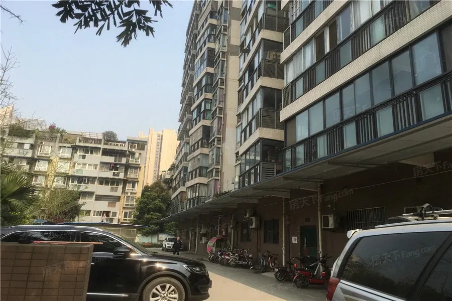 东圣苑2室1厅1卫西南朝向1900.00元/月出租