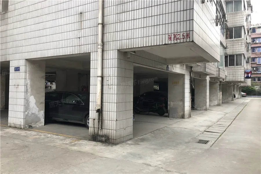 锦泰公寓3室2厅2卫东南朝向5100.00元/月出租