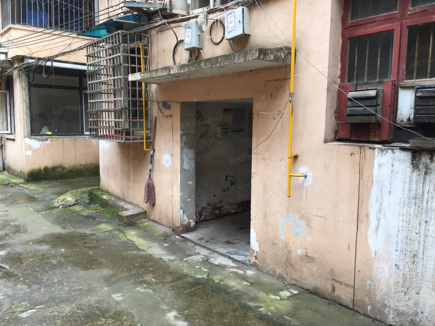 湖南省税务局宿舍楼4室1厅1卫东朝向1000.00元/月出租