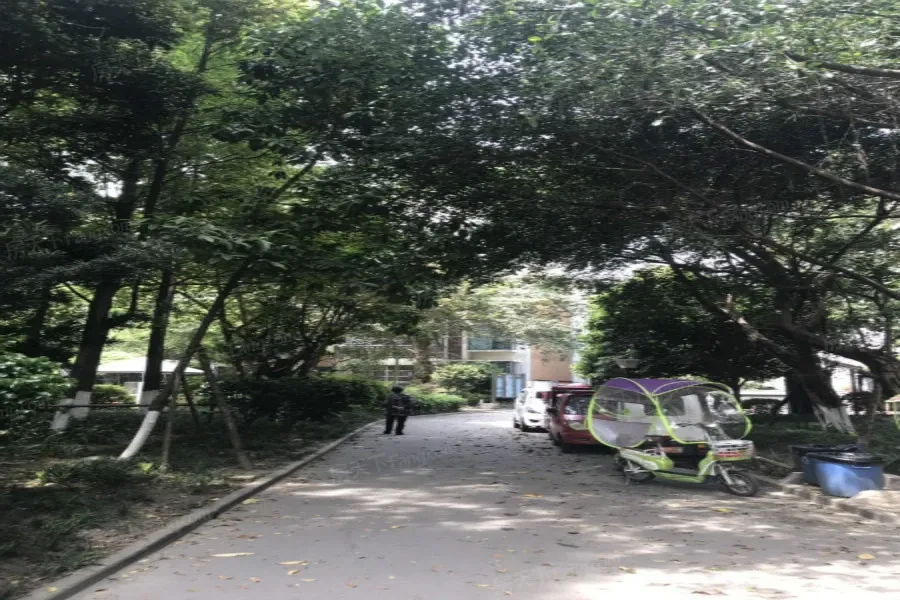 那城3室2厅2卫西南朝向1900.00元/月出租