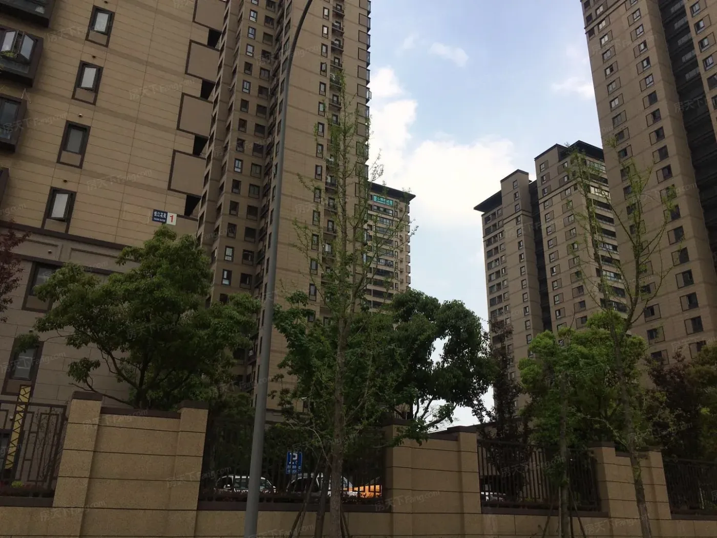 金地悦江来3室2厅2卫南朝向3000.00元/月出租