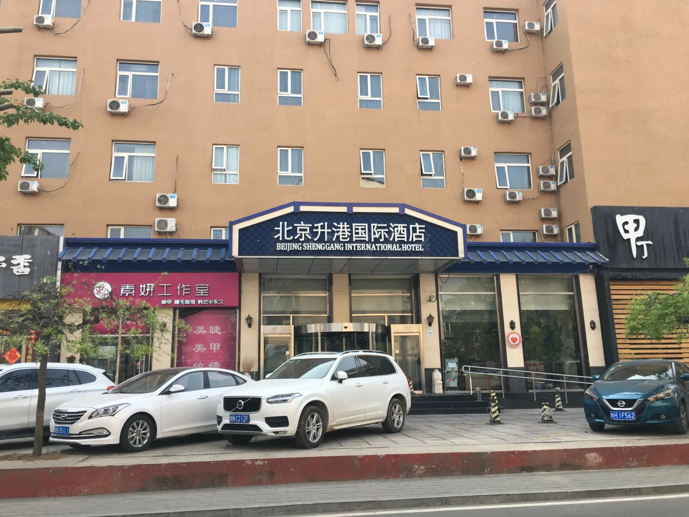 蓝天苑3室2厅1卫南北朝向6700.00元/月出租