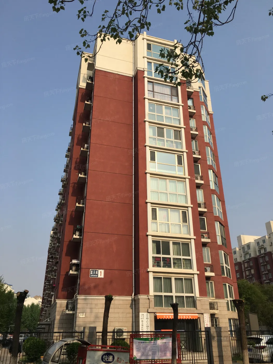 蓝天苑3室1厅2卫南北朝向5800.00元/月出租