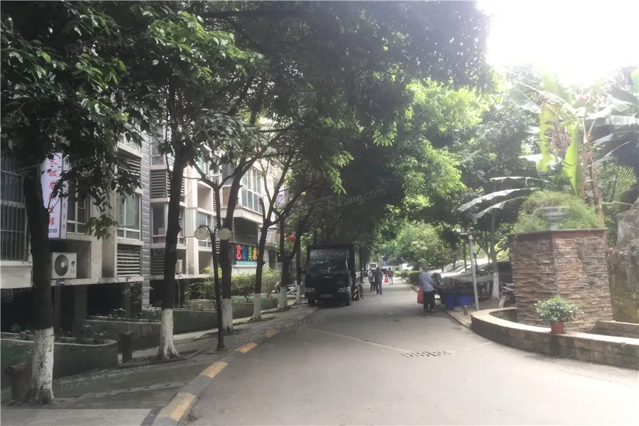 兴元华盛二期4室1厅2卫东南朝向3300.00元/月出租