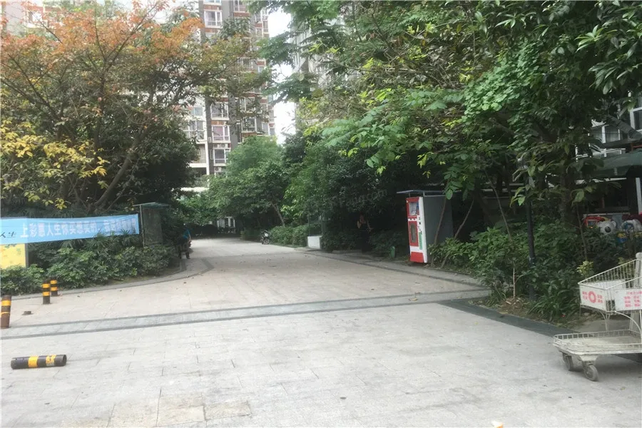 世家东部时空3室1厅1卫东南朝向2700.00元/月出租