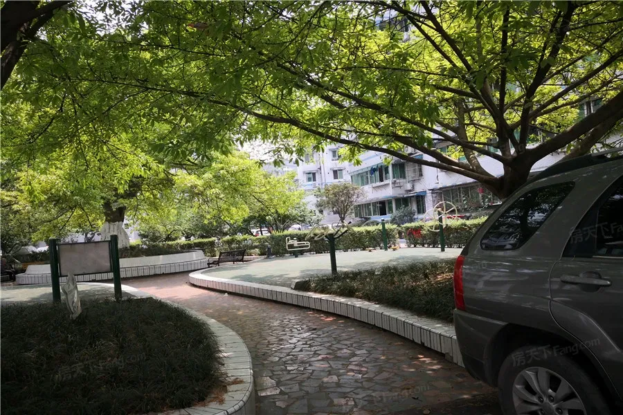 石油广都小区4室1厅2卫南朝向2500.00元/月出租