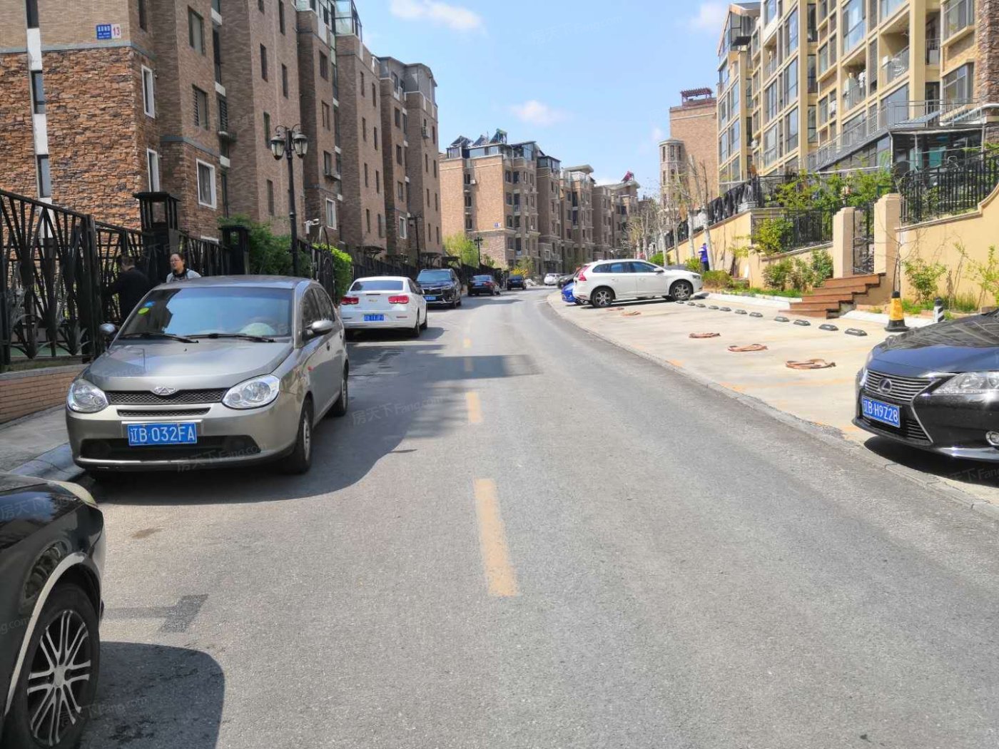 开成领地3室2厅1卫南北朝向2300.00元/月出租