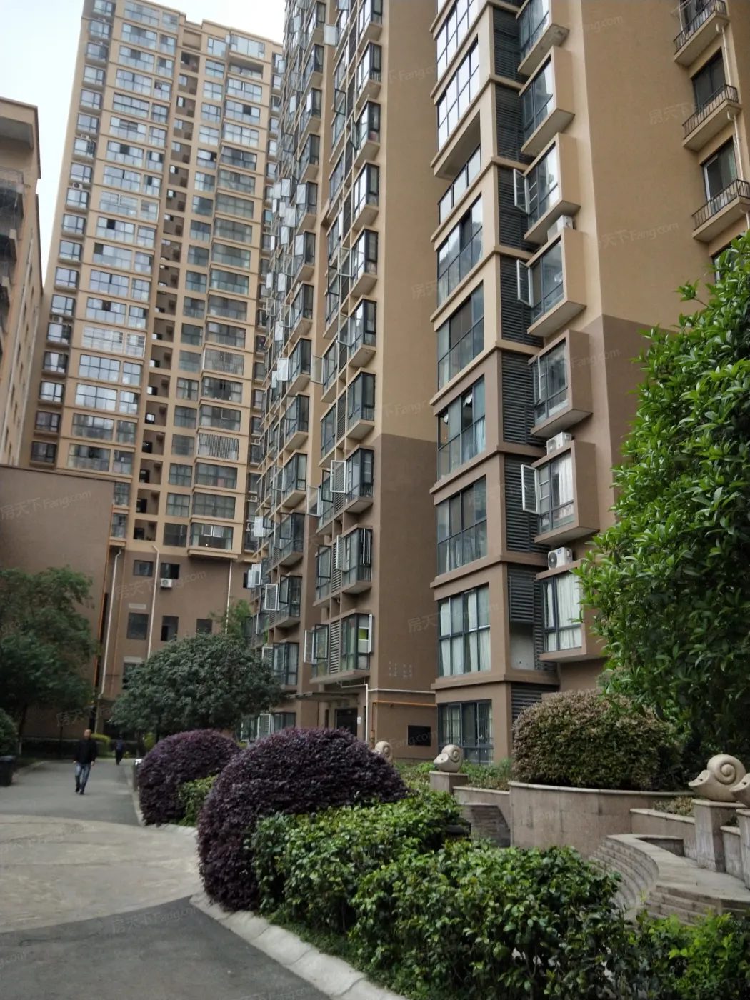 常青藤三期3室2厅1卫东南朝向2200.00元/月出租