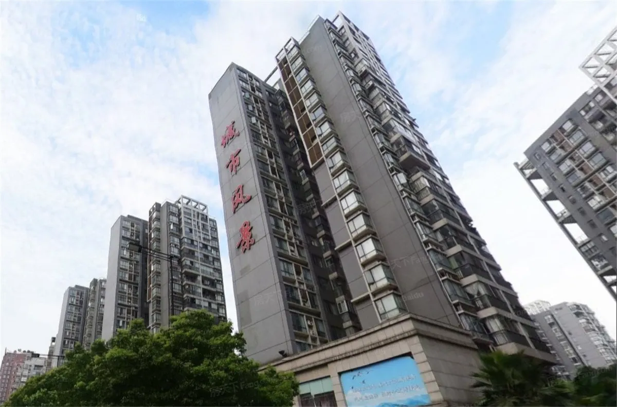 城市风景4室2厅2卫南朝向1800.00元/月出租
