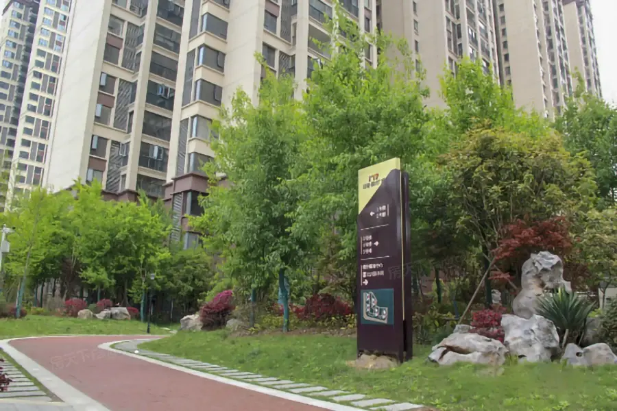实景图:荆门<a style='color:blue;' href='https://jingmen.newhouse.fang.com/loupan/2617248158.htm' target='_blank'>红星时代广场</a>小区实景