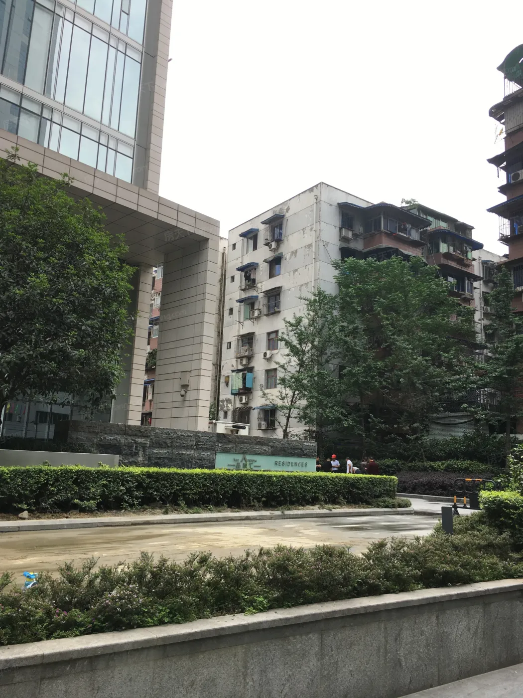 晶融汇2室1厅2卫东北朝向9800.00元/月出租