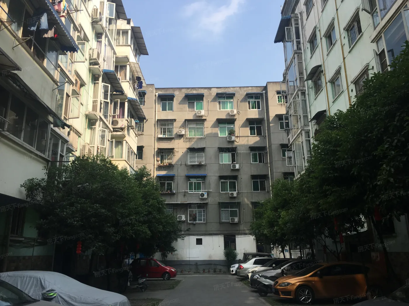 静雅小区3室2厅2卫东朝向1100.00元/月出租