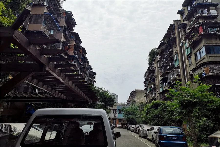 万兴街6号院2室1厅1卫南朝向2000.00元/月出租