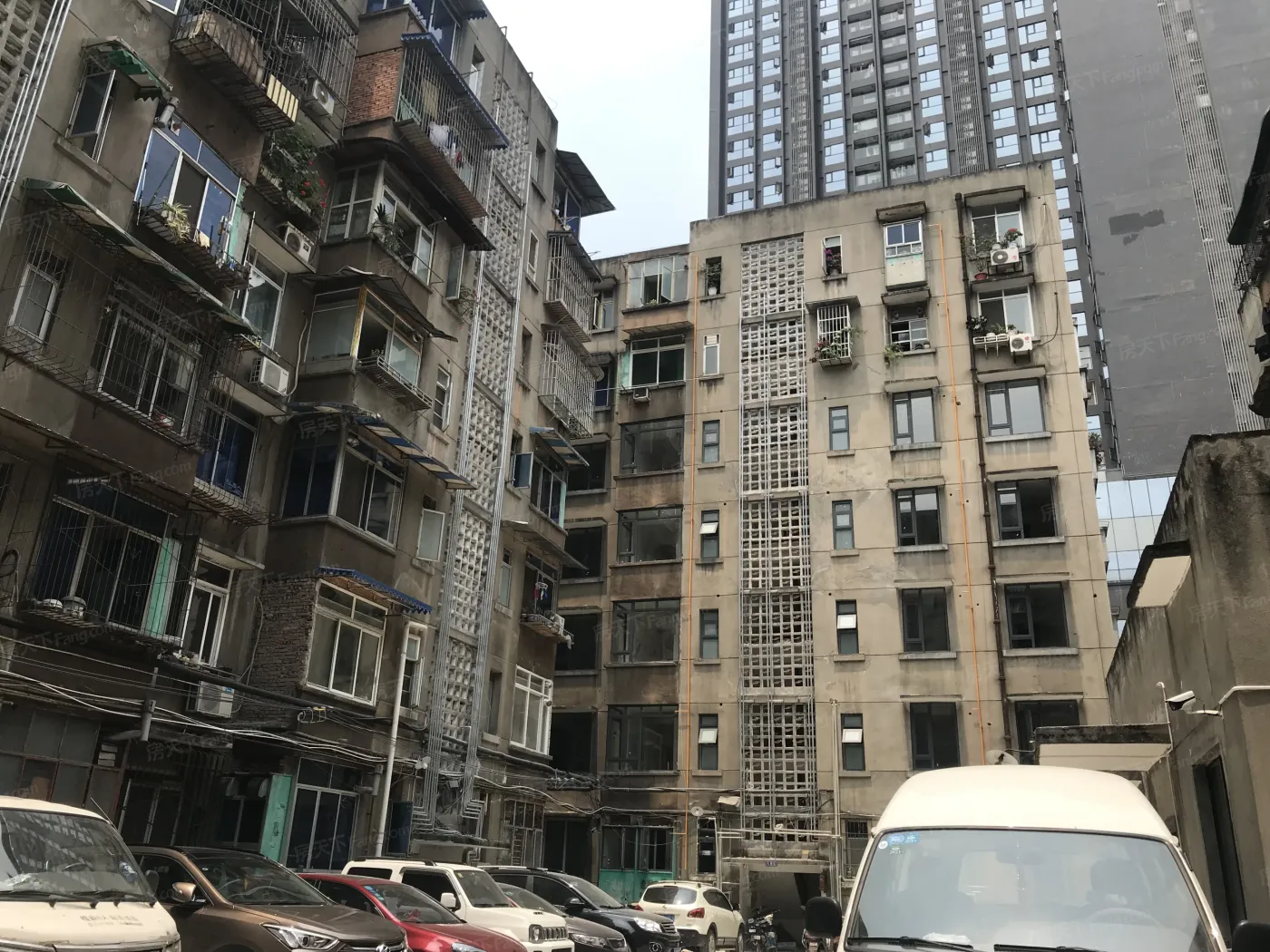 四道街3号院2室1厅1卫东西朝向2300.00元/月出租