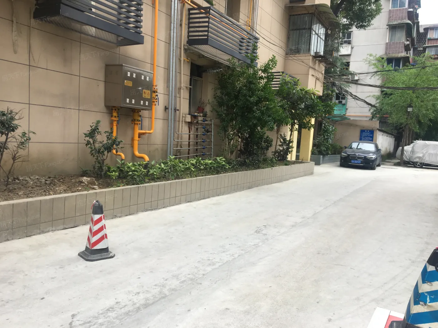 新鸿路130号院3室1厅1卫南朝向1900.00元/月出租