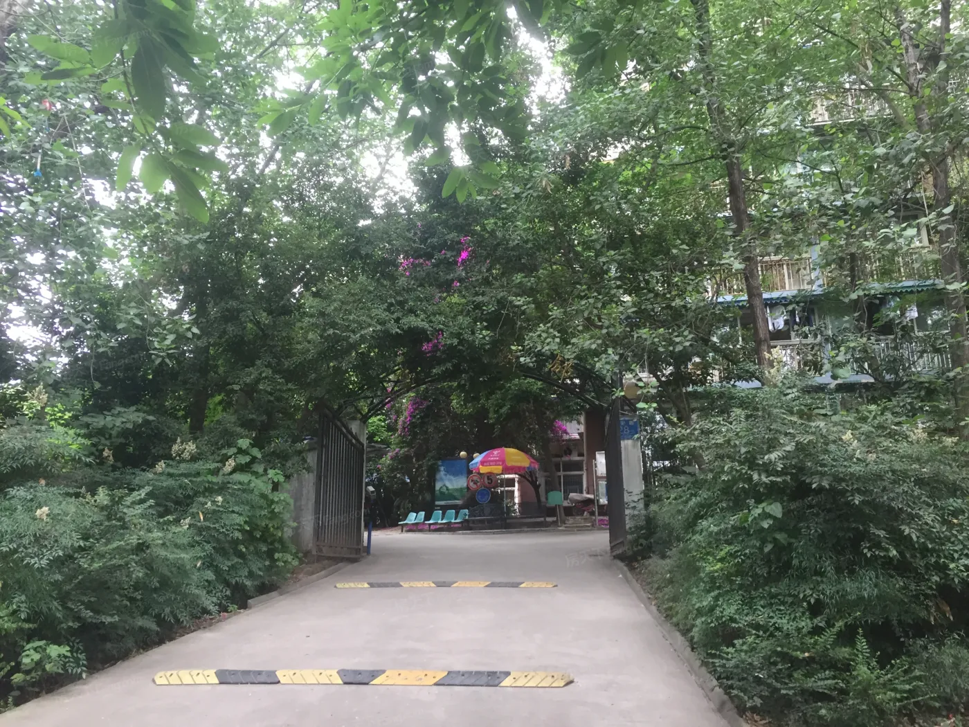 学府芳邻3室2厅1卫南朝向2600.00元/月出租