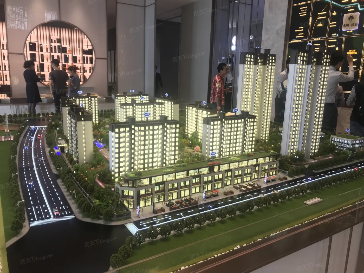 光明蓉府项目4室2厅2卫东南朝向3200.00元/月出租