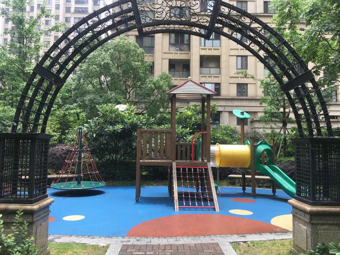 青林湾七期4室2厅2卫南朝向5500.00元/月出租