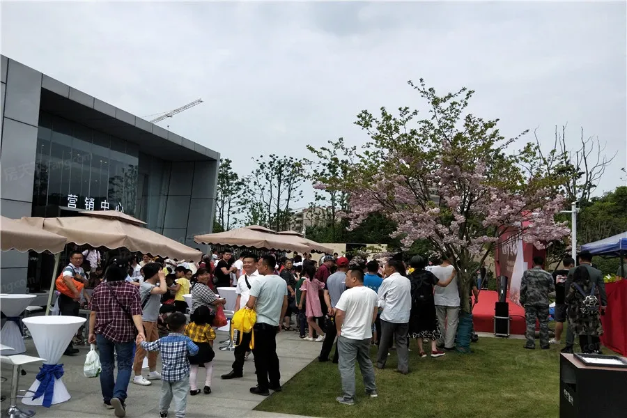 保利和光3室2厅2卫南北朝向2500.00元/月出租