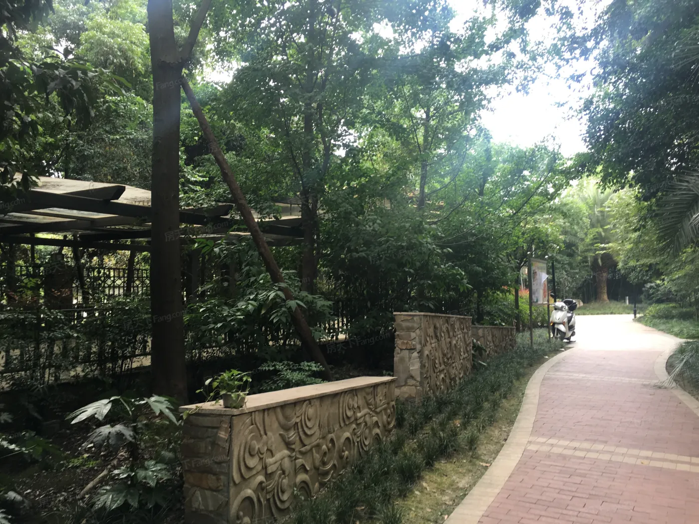 榜样1室1厅1卫东朝向2300.00元/月出租