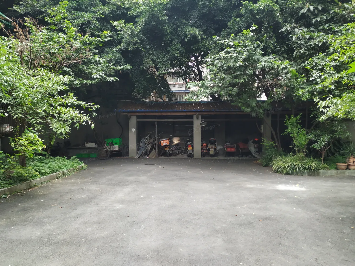 倪家桥路8号院3室1厅1卫南北朝向1800.00元/月出租