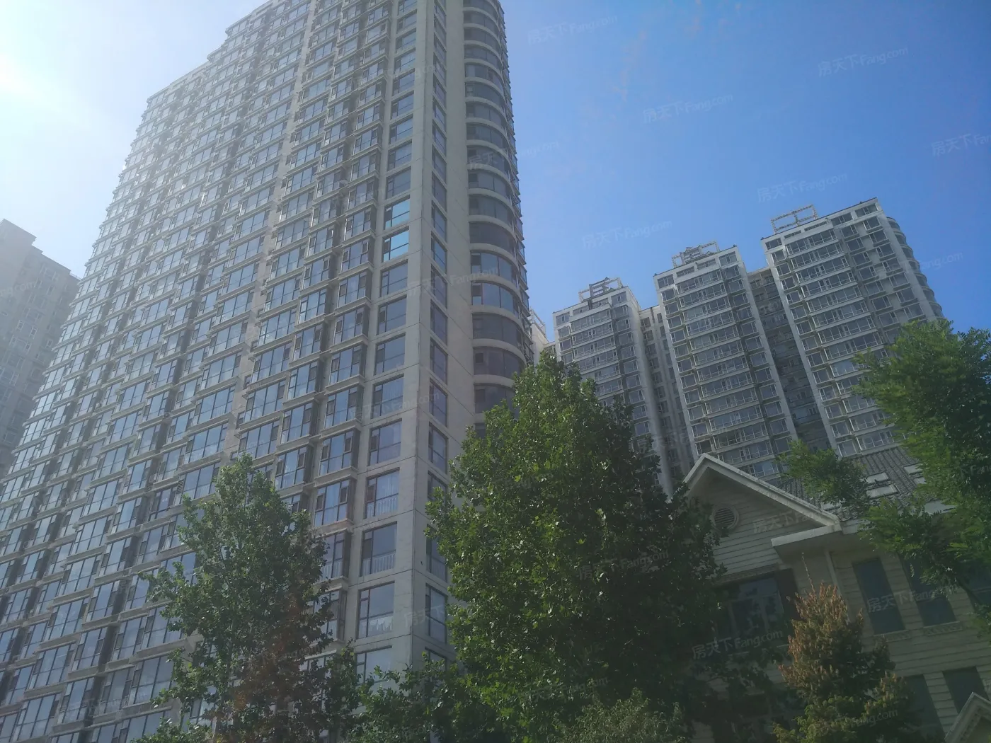 长岛国际3室2厅2卫南北朝向2500.00元/月出租