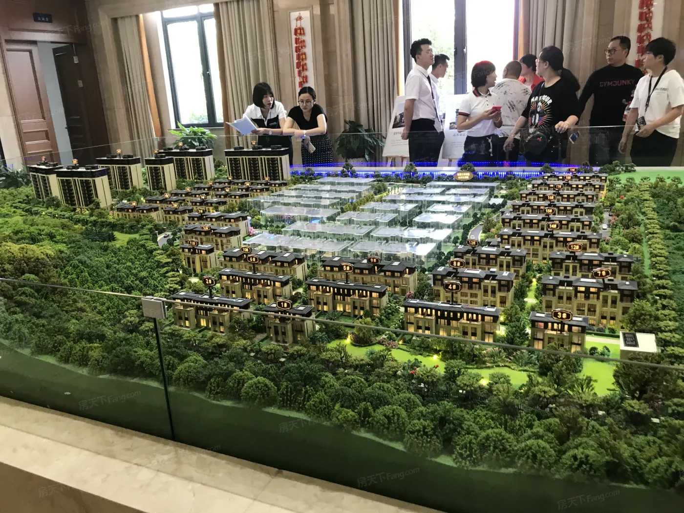 兰印府3室1厅2卫南朝向1200.00元/月出租