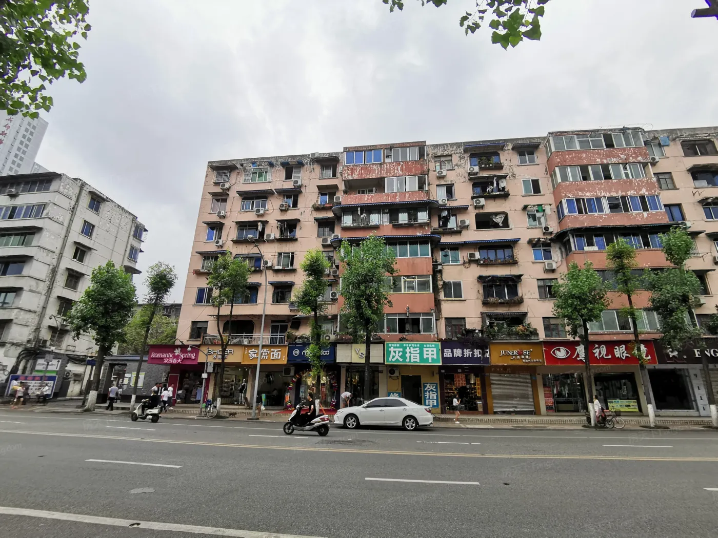 双桥路240号院2室1厅1卫东北朝向2000.00元/月出租
