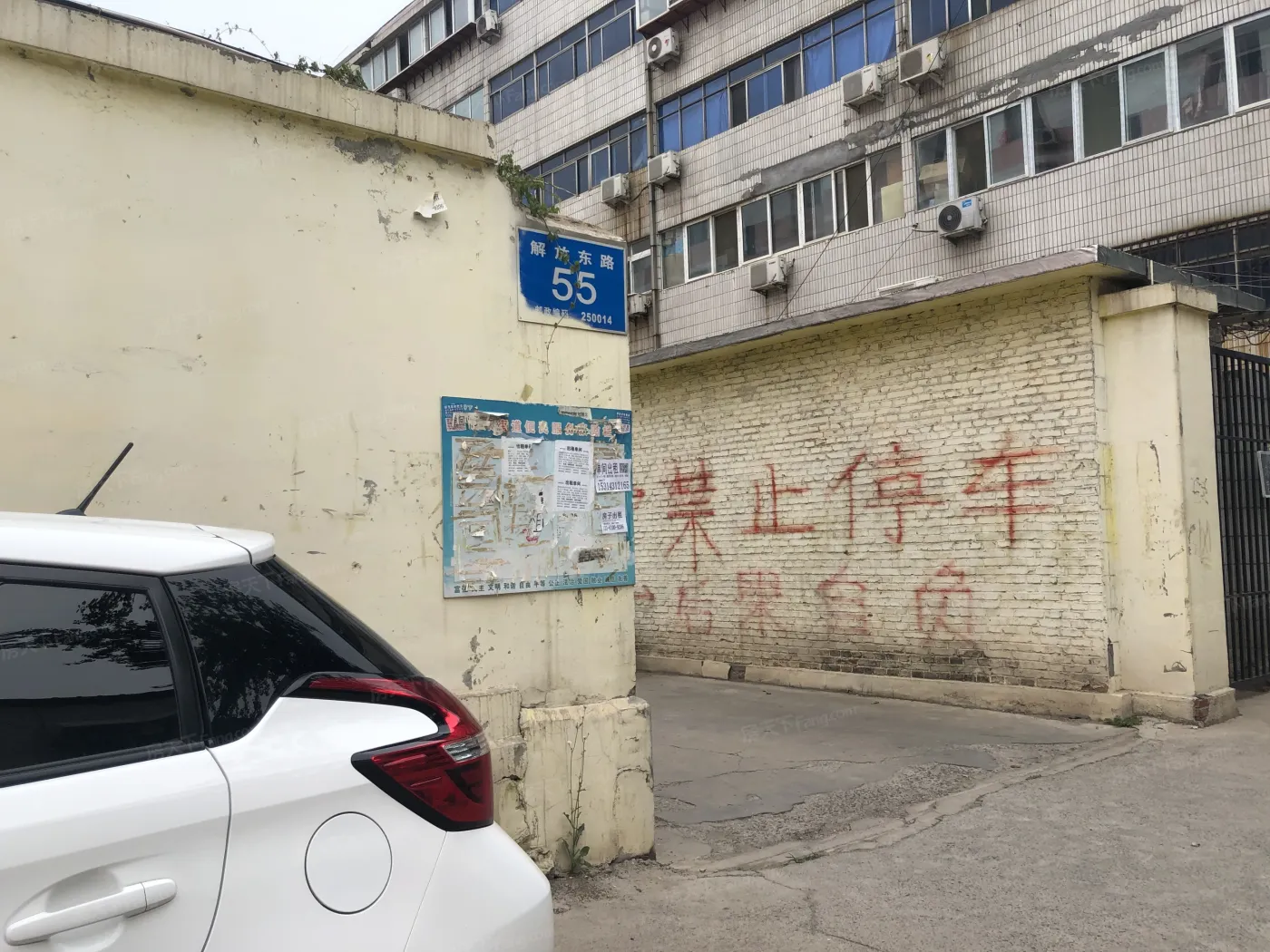 解放东路木材厂宿舍4室2厅1卫南北朝向2400.00元/月出租