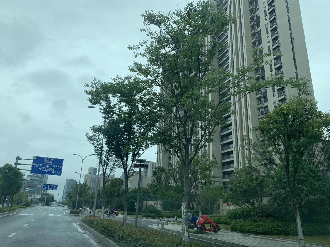 风荷泊园3室1厅1卫南朝向3500.00元/月出租
