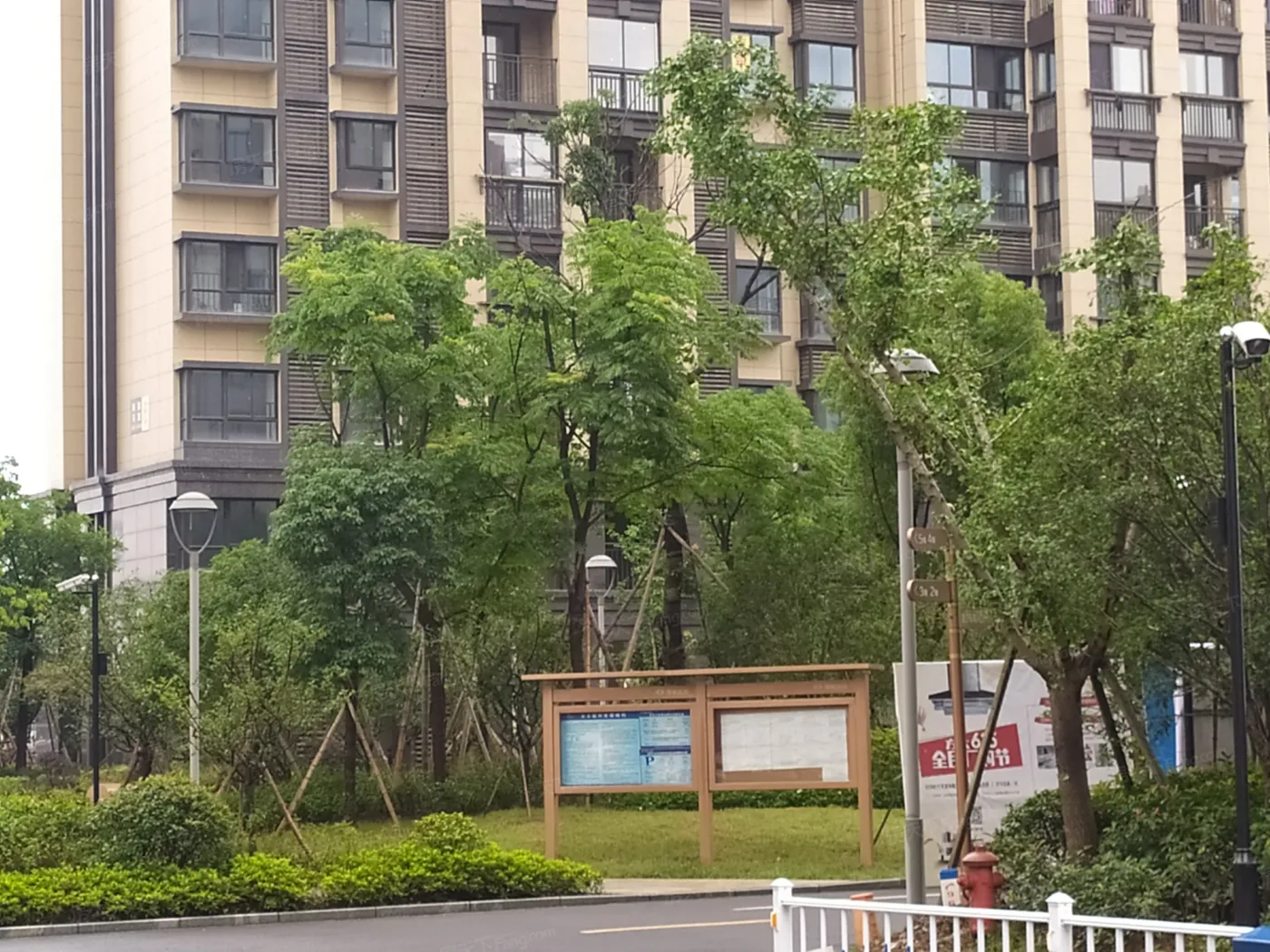 康丽花园3室1厅2卫南朝向1800.00元/月出租