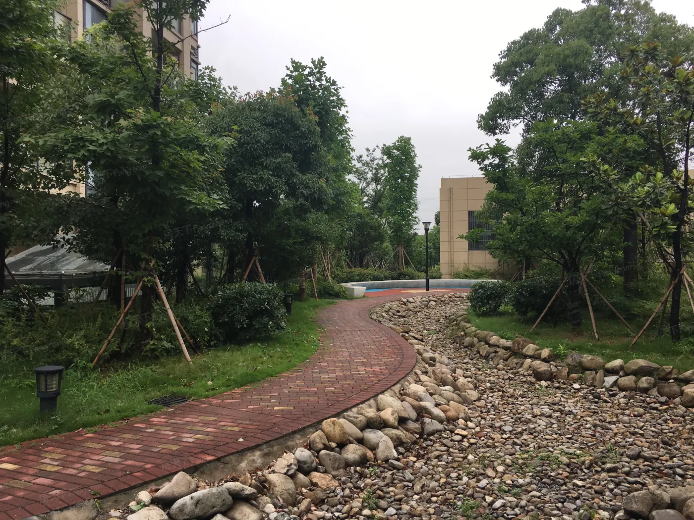 御锦水岸花苑3室2厅1卫南朝向2400.00元/月出租