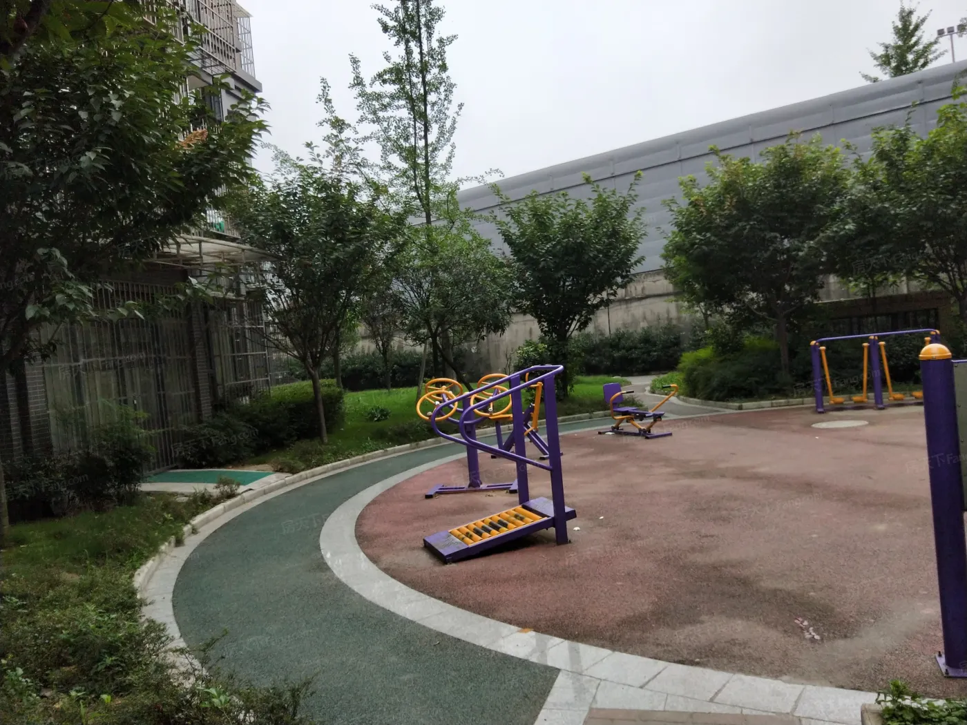 凤凰傲城3室2厅1卫南朝向1800.00元/月出租