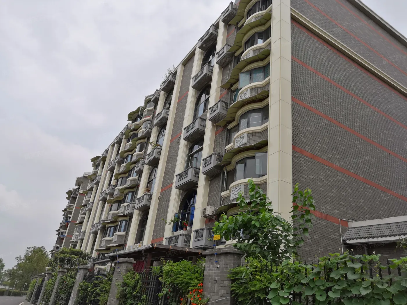 锦里苑2室2厅1卫东北朝向2820.00元/月出租