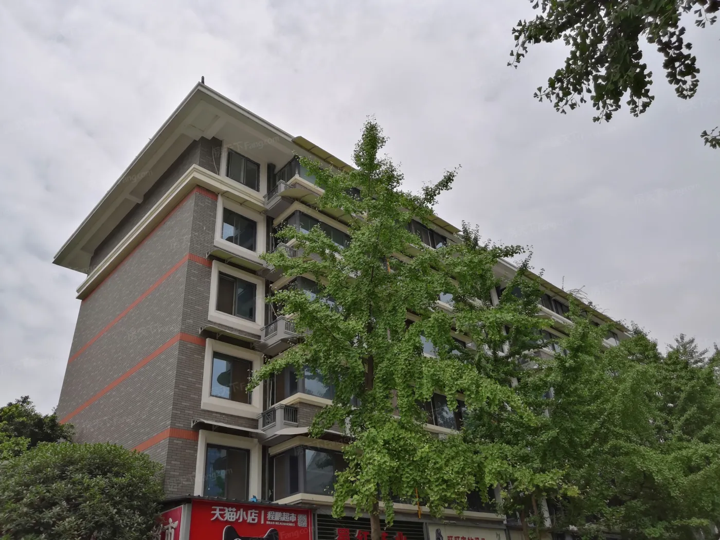 锦里苑2室2厅2卫东南朝向2800.00元/月出租