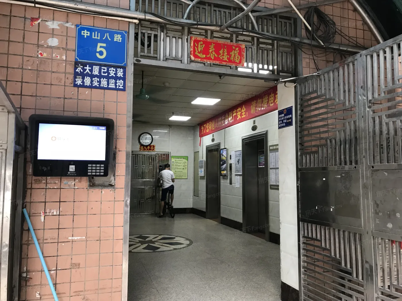 隆城大厦4室1厅1卫东朝向12000.00元/月出租