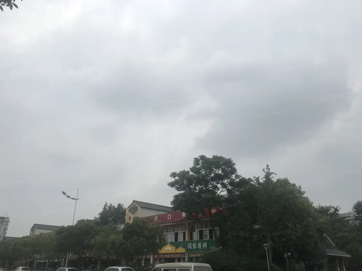 七彩花都一期4室2厅2卫东南朝向2500.00元/月出租