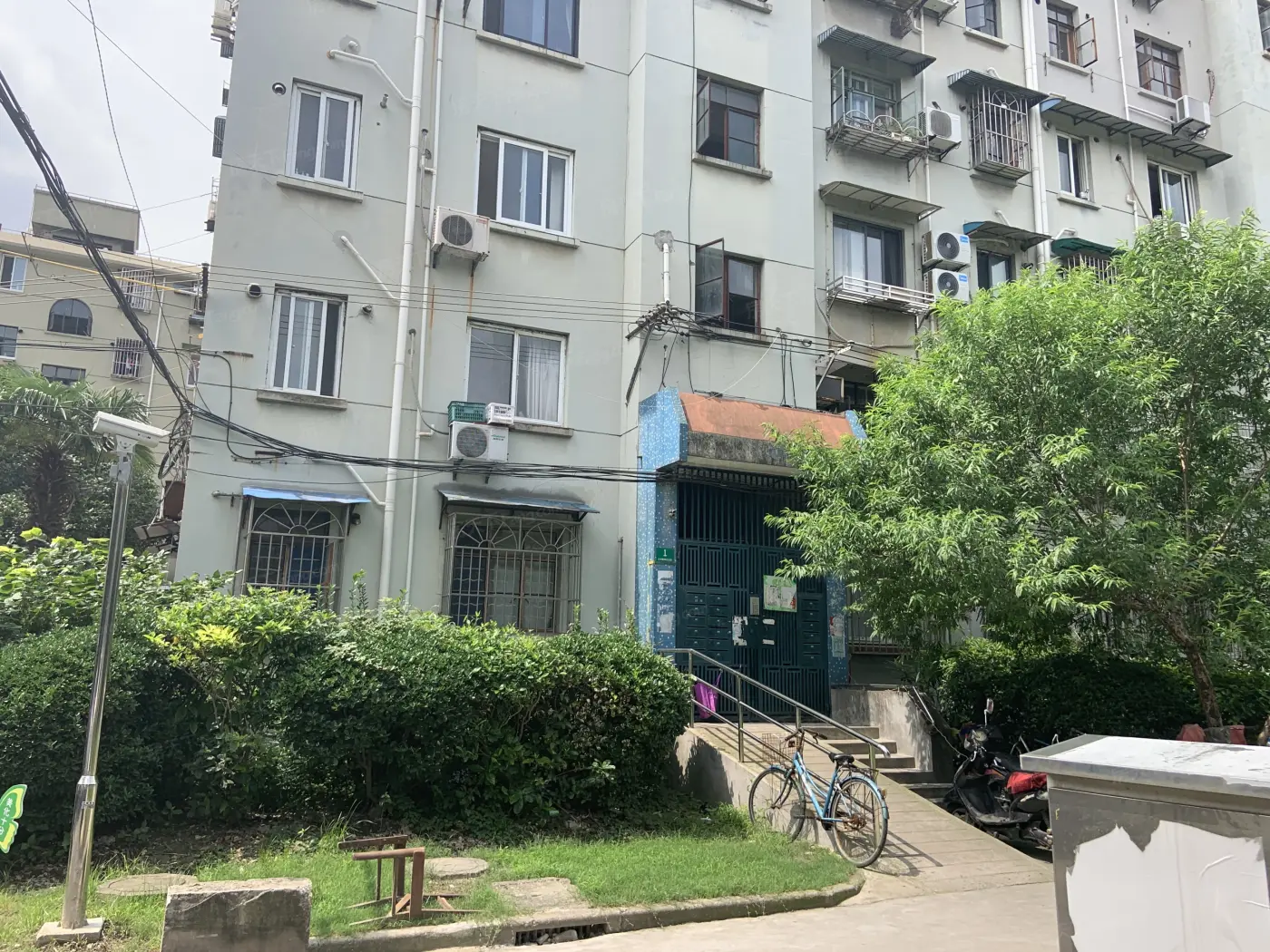 新出精装两房 上门实堪 楼层好采光无遮挡 出售 欢迎来电咨询