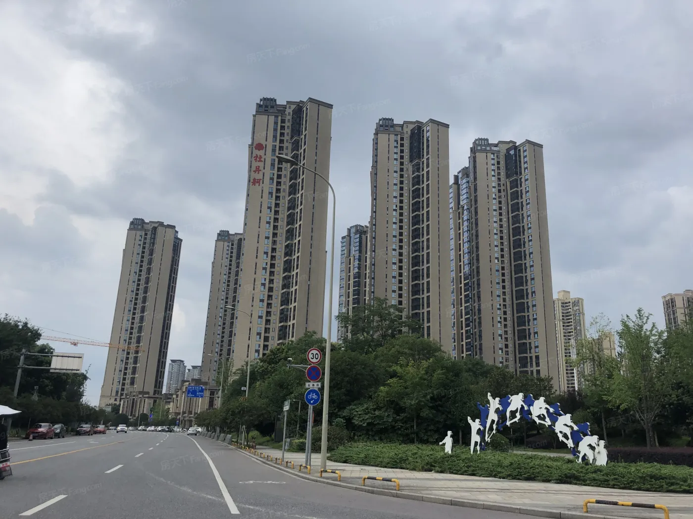 晟通牡丹舸4室2厅2卫南北朝向12000.00元/月出租