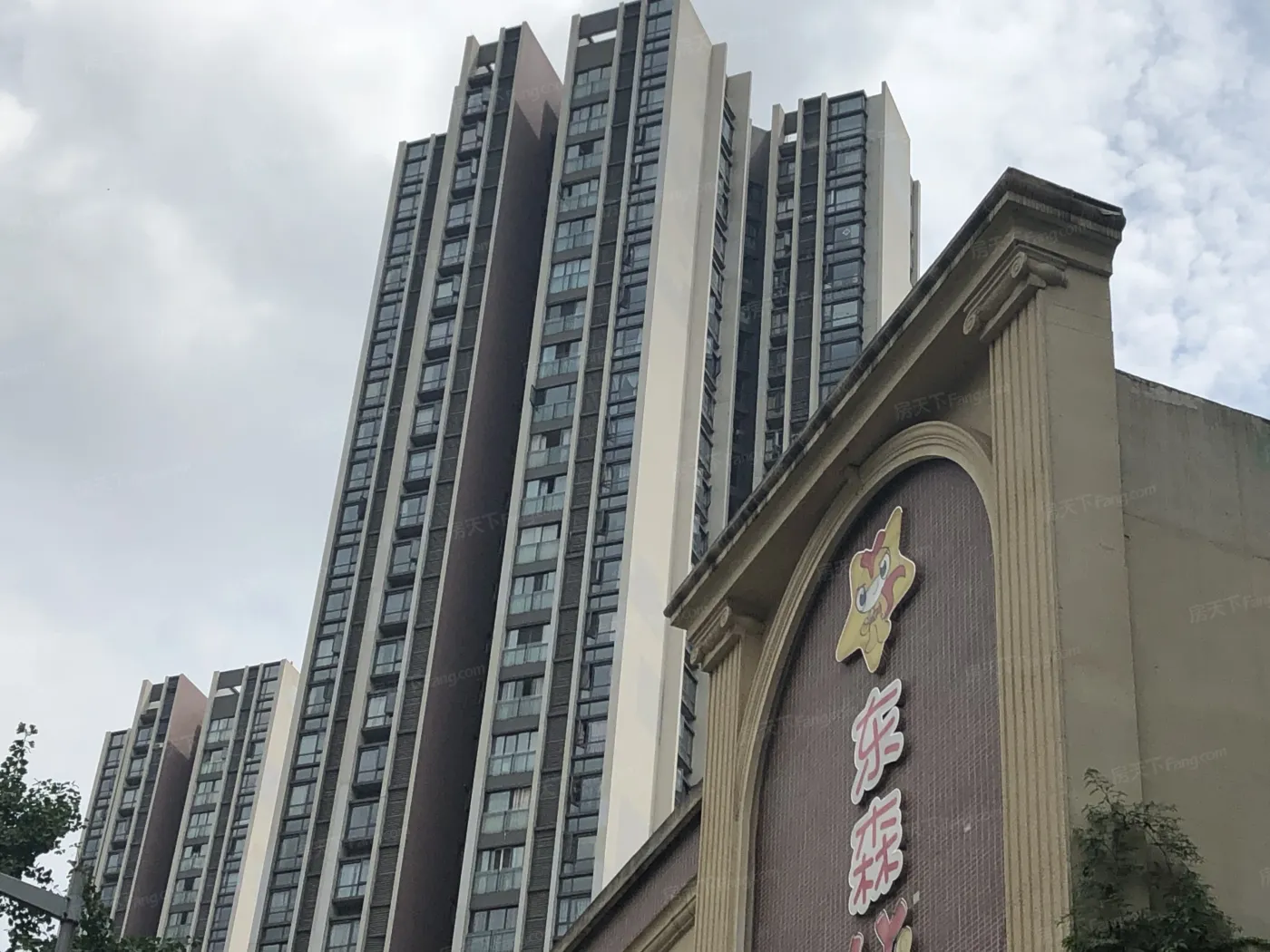 盛南领地2室1厅1卫东南朝向2800.00元/月出租