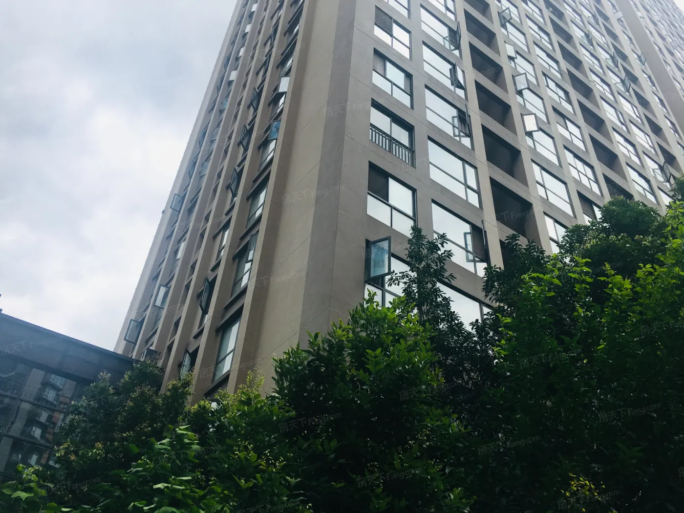鸿阁新座2室1厅1卫东朝向2350.00元/月出租